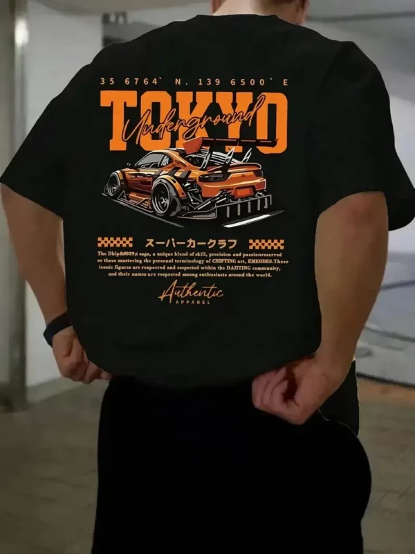 Erkek Turuncu Spor Araba Grafik Tişört - "TOKYO" Baskılı Günlük Oversize Kısa Kollu Tişört, Yetişkinler için Yazlık Giyim, Turuncu Araba Tasarımı- Siyah